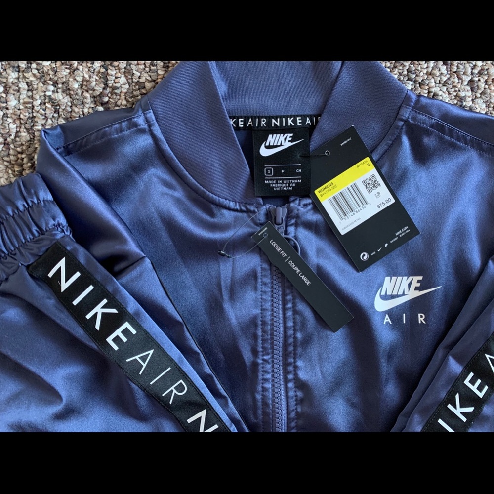 Nike air sweater small s women’s BV4779-557